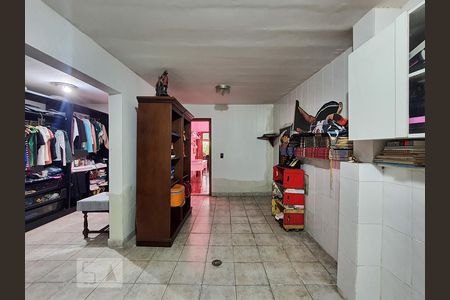 Casa à venda com 265m², 5 quartos e 5 vagas Casa à venda com 265m², 5 quartos e 5 vagasEscritório