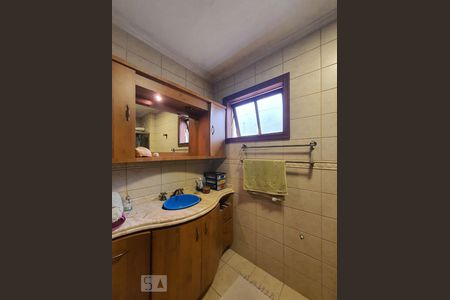 Casa à venda com 265m², 5 quartos e 5 vagas Casa à venda com 265m², 5 quartos e 5 vagasBanheiro da suite