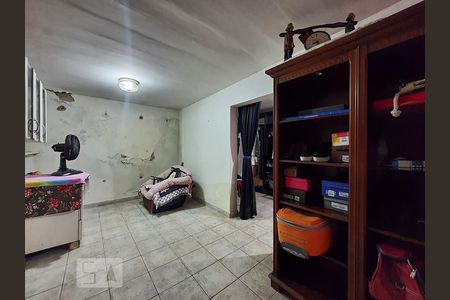 Casa à venda com 265m², 5 quartos e 5 vagas Casa à venda com 265m², 5 quartos e 5 vagasEscritório