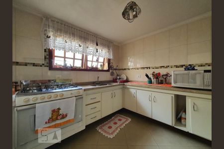 Casa à venda com 265m², 5 quartos e 5 vagas Casa à venda com 265m², 5 quartos e 5 vagasCozinha