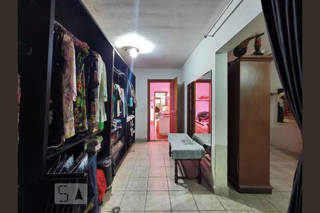 Casa à venda com 265m², 5 quartos e 5 vagas Casa à venda com 265m², 5 quartos e 5 vagasEscritório