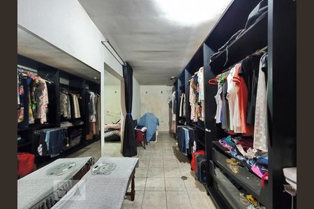 Casa à venda com 265m², 5 quartos e 5 vagas Casa à venda com 265m², 5 quartos e 5 vagasEscritório