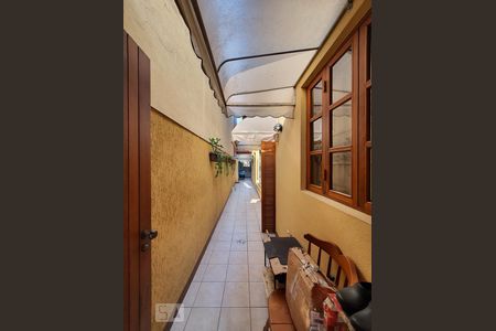 Casa à venda com 265m², 5 quartos e 5 vagas Casa à venda com 265m², 5 quartos e 5 vagasCorredor lateral