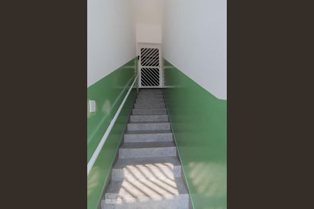 Escada de kitnet/studio para alugar com 1 quarto, 45m² em Vila Maria Trindade, São Paulo