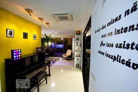 Sala de apartamento para alugar com 2 quartos, 100m² em Recreio dos Bandeirantes, Rio de Janeiro