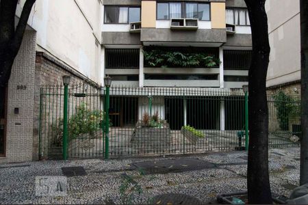 Apartamento para alugar com 96m², 3 quartos e 1 vaga Apartamento para alugar com 96m², 3 quartos e 1 vagaFachada