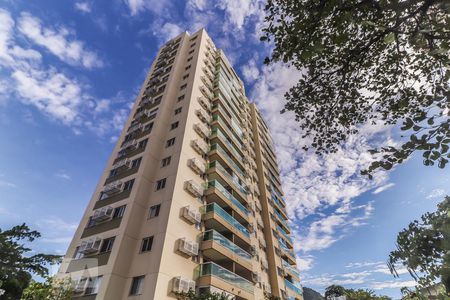 Apartamento para alugar com 80m², 3 quartos e 1 vaga Apartamento para alugar com 80m², 3 quartos e 1 vagaFachada