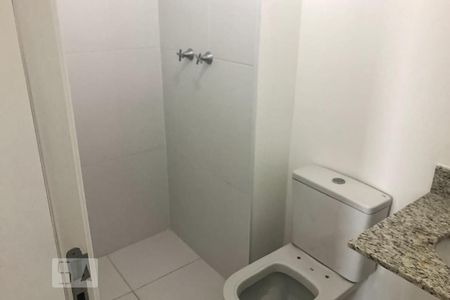 Banheiro do Corredor de apartamento para alugar com 2 quartos, 60m² em Jardim Tupanci, Barueri