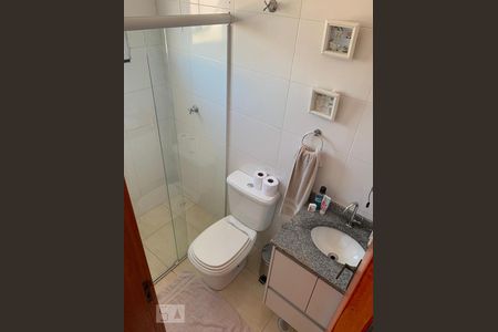 Banheiro  de apartamento para alugar com 2 quartos, 75m² em Vila Ré, São Paulo