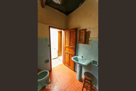 Banheiro de casa para alugar com 1 quarto, 54m² em Vila Nova, Porto Alegre
