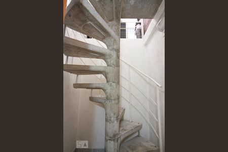 Casa à venda com 230m², 5 quartos e 2 vagasEscada