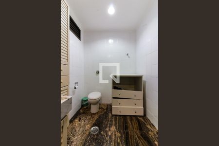 Apartamento à venda com 330m², 4 quartos e 4 vagasBanheiro Social