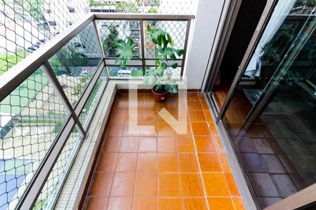 Apartamento à venda com 330m², 4 quartos e 4 vagasSacada do Quarto 1 - Suíte