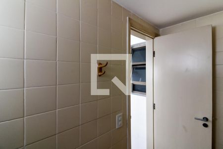 Apartamento à venda com 330m², 4 quartos e 4 vagasBanheiro de Serviço