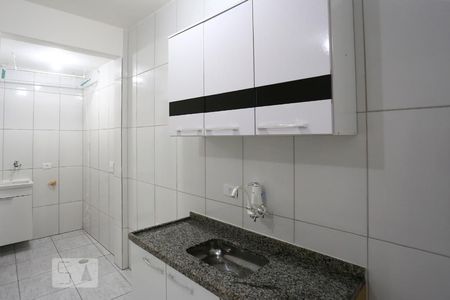 Sala/Cozinha de kitnet/studio para alugar com 1 quarto, 28m² em Jardim Novo Taboão, São Paulo