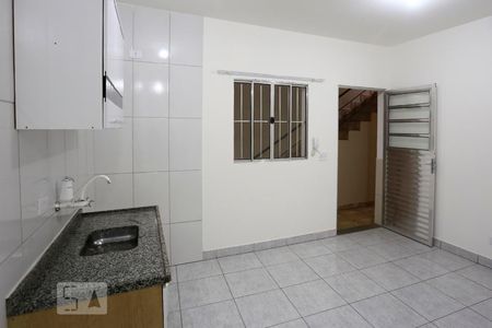 Sala/Cozinha de kitnet/studio para alugar com 1 quarto, 28m² em Jardim Novo Taboão, São Paulo
