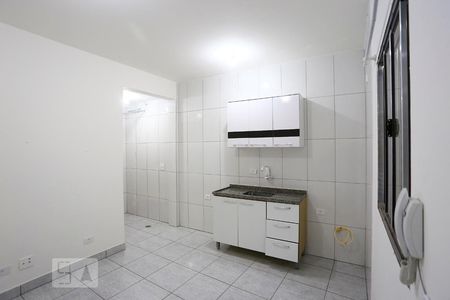 Sala/Cozinha de kitnet/studio para alugar com 1 quarto, 28m² em Jardim Novo Taboão, São Paulo