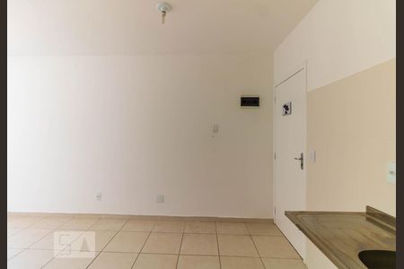 Cozinha de apartamento para alugar com 1 quarto, 33m² em Vila Mazzei, São Paulo