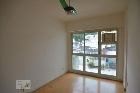 Apartamento à venda com 96m², 2 quartos e 1 vagaQuarto 2