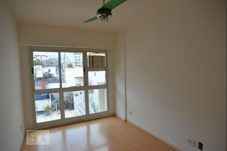Apartamento à venda com 96m², 2 quartos e 1 vagaQuarto 2