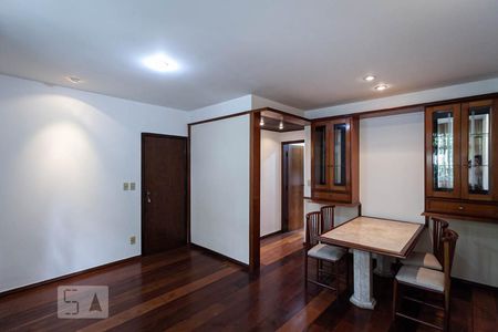 Sala de apartamento para alugar com 3 quartos, 90m² em Santo Antônio, Belo Horizonte