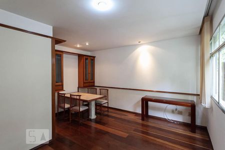 Sala de apartamento para alugar com 3 quartos, 90m² em Santo Antônio, Belo Horizonte