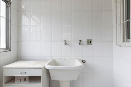 Casa à venda com 210m², 3 quartos e 2 vagas1o. Andar - Área de serviço