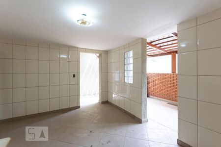 Casa à venda com 210m², 3 quartos e 2 vagasFundos - Salão de festas
