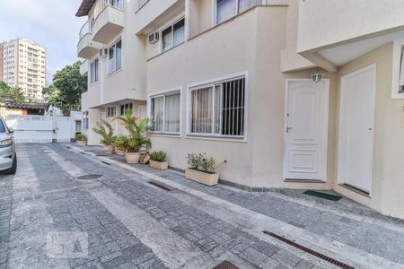 Casa de condomínio à venda com 110m², 3 quartos e 1 vaga Casa de condomínio à venda com 110m², 3 quartos e 1 vagaEntrada do Condomónio