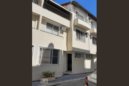 Casa de condomínio à venda com 110m², 3 quartos e 1 vaga Casa de condomínio à venda com 110m², 3 quartos e 1 vagaFachada
