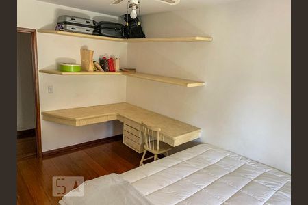 Casa de condomínio à venda com 415m², 3 quartos e 4 vagasDormitório