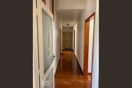 Casa de condomínio à venda com 415m², 3 quartos e 4 vagasCorredor