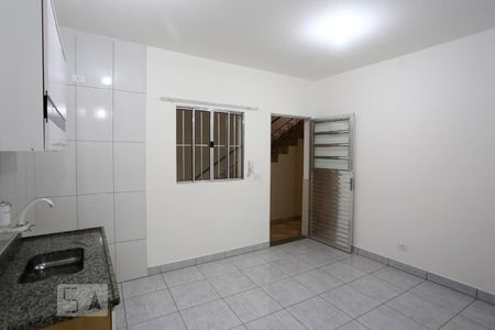 Sala/Cozinha de kitnet/studio para alugar com 1 quarto, 28m² em Jardim Novo Taboão, São Paulo