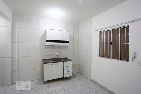Sala/Cozinha de kitnet/studio para alugar com 1 quarto, 28m² em Jardim Novo Taboão, São Paulo