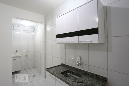 Sala/Cozinha de kitnet/studio para alugar com 1 quarto, 28m² em Jardim Novo Taboão, São Paulo