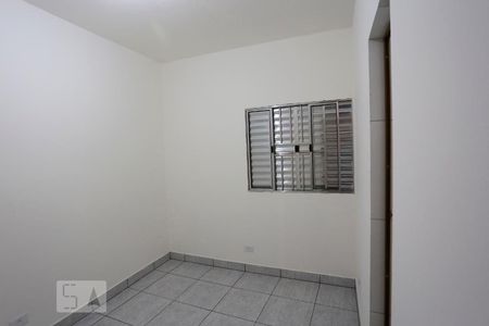 Quarto de kitnet/studio para alugar com 1 quarto, 28m² em Jardim Novo Taboão, São Paulo
