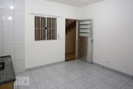 Sala/Cozinha de kitnet/studio para alugar com 1 quarto, 28m² em Jardim Novo Taboão, São Paulo