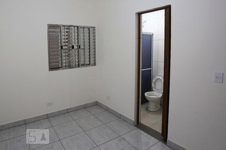 Quarto de kitnet/studio para alugar com 1 quarto, 28m² em Jardim Novo Taboão, São Paulo