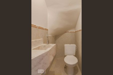 Casa de condomínio à venda com 110m², 3 quartos e 2 vagasLavabo