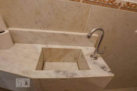 Casa de condomínio à venda com 110m², 3 quartos e 2 vagasLavabo