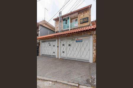 Casa à venda com 120m², 3 quartos e 3 vagas Casa à venda com 120m², 3 quartos e 3 vagasFachada