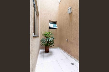 Varanda Quarto 2 de casa à venda com 3 quartos, 120m² em Vila Carmosina, São Paulo