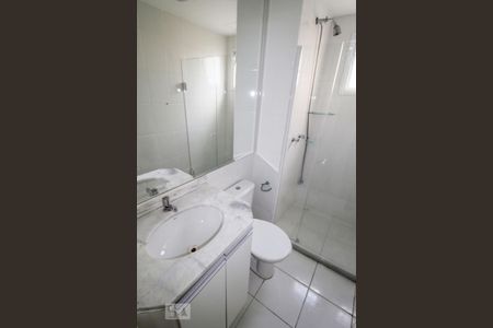 Banheiro 2 de apartamento para alugar com 2 quartos, 53m² em Xaxim, Curitiba