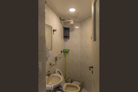 Apartamento para alugar com 180m², 4 quartos e 3 vagas Apartamento para alugar com 180m², 4 quartos e 3 vagasBanheiro de Serviço