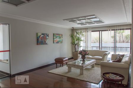Apartamento para alugar com 180m², 4 quartos e 3 vagas Apartamento para alugar com 180m², 4 quartos e 3 vagasHall de Entrada