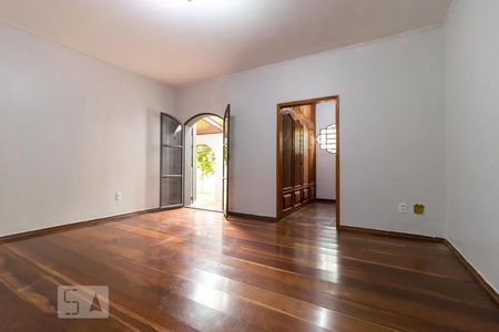 Casa à venda com 650m², 4 quartos e 8 vagasSuíte 01
