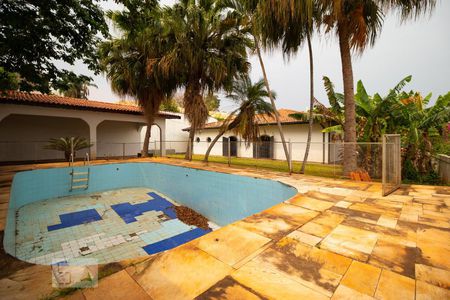 Casa à venda com 650m², 4 quartos e 8 vagasPiscina
