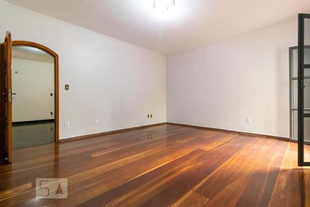 Casa à venda com 650m², 4 quartos e 8 vagasSuíte 01