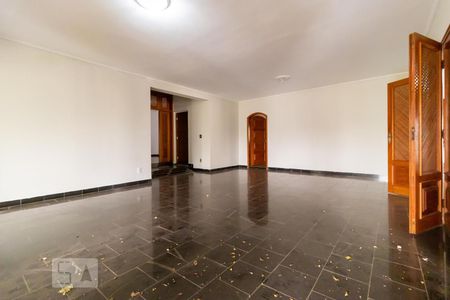 Casa à venda com 650m², 4 quartos e 8 vagasSala de Jantar
