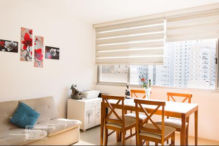 Sala de Apartamento com 3 quartos, 77m² Higienópolis